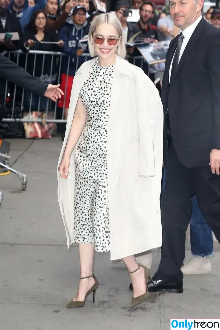 Emilia Clarke nude photo #0398 (clarkeyxo / emilia_clarke / emiliaclarke)