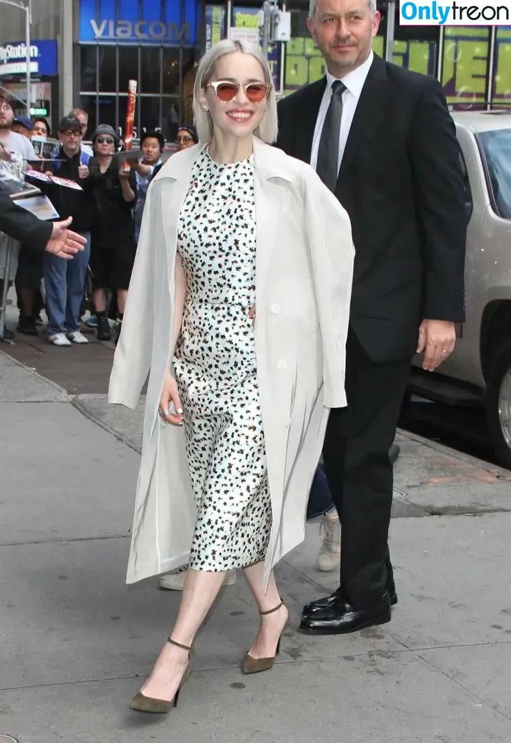 Emilia Clarke nude photo #0399 (clarkeyxo / emilia_clarke / emiliaclarke)