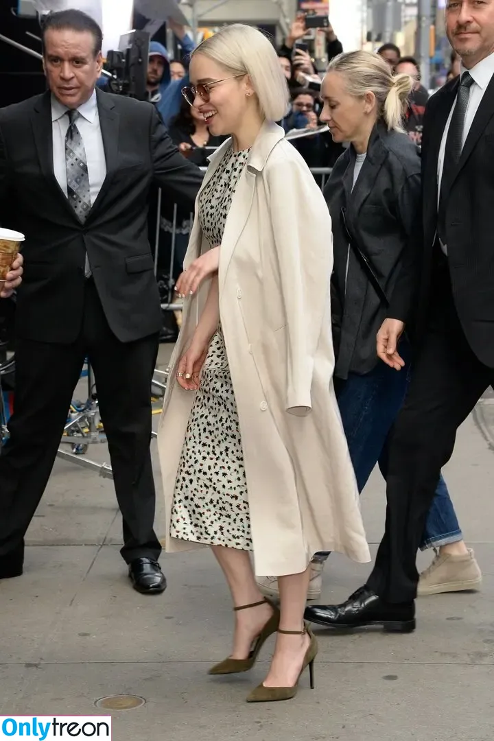 Emilia Clarke nude photo #0401 (clarkeyxo / emilia_clarke / emiliaclarke)