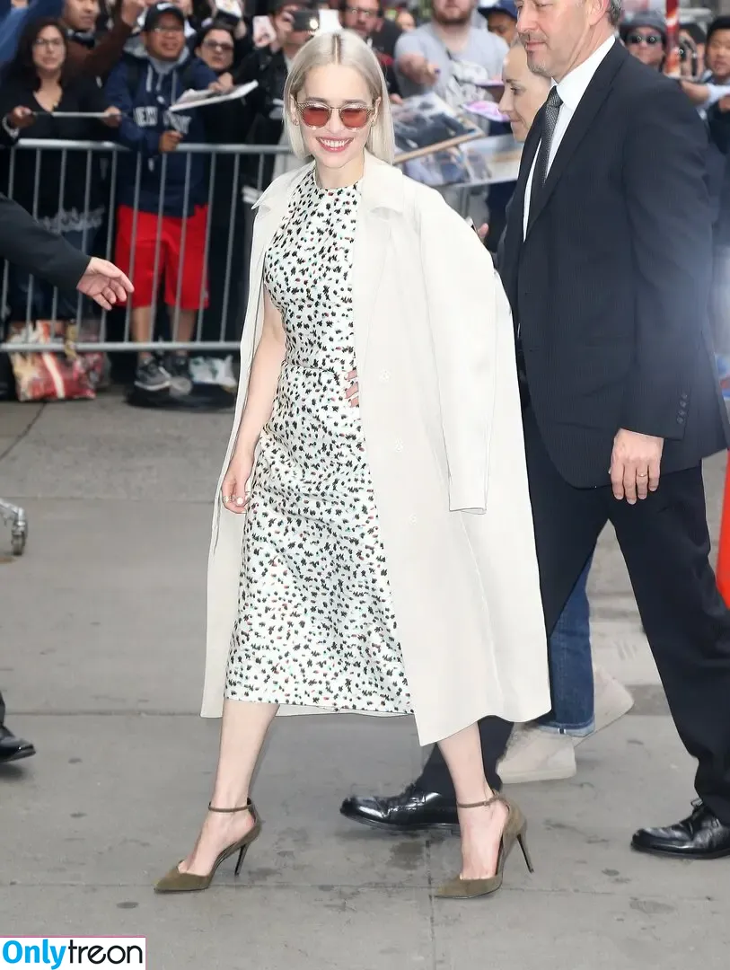 Emilia Clarke nude photo #0405 (clarkeyxo / emilia_clarke / emiliaclarke)