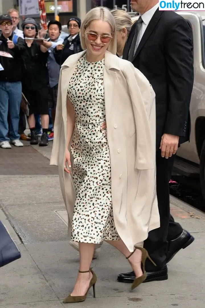 Emilia Clarke nude photo #0415 (clarkeyxo / emilia_clarke / emiliaclarke)