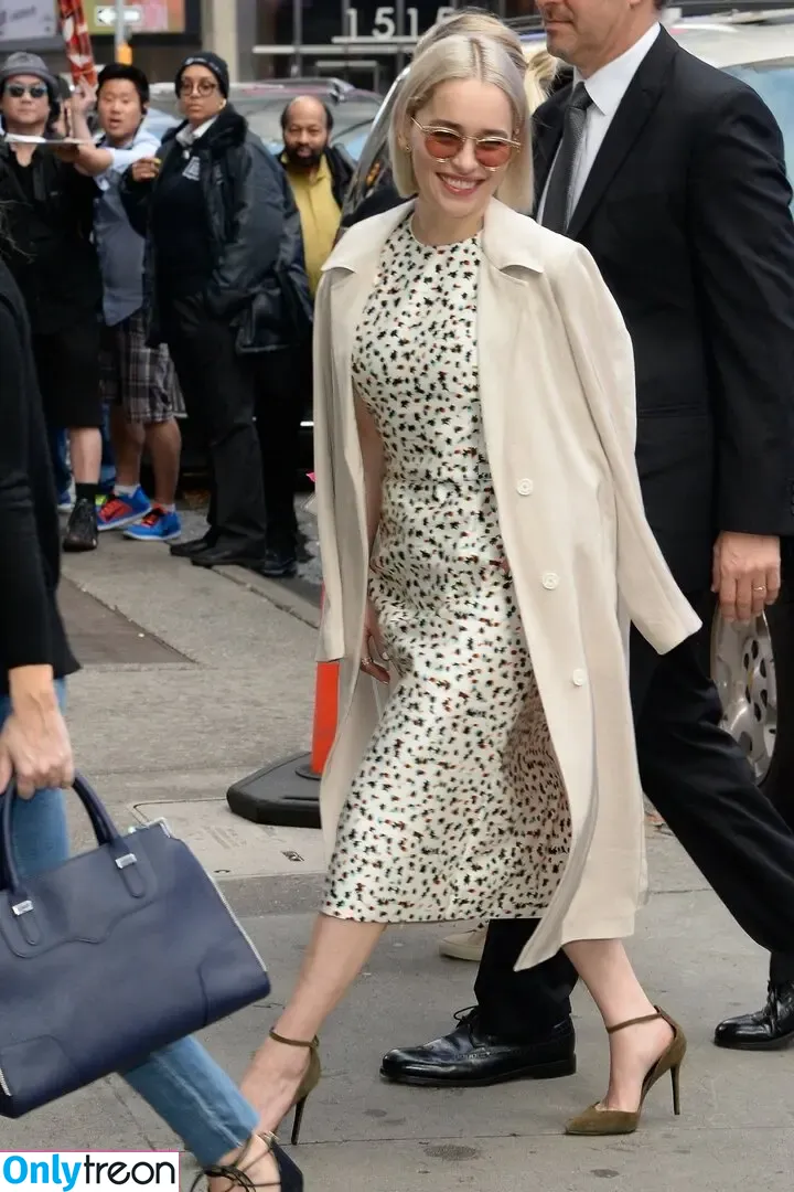 Emilia Clarke nude photo #0416 (clarkeyxo / emilia_clarke / emiliaclarke)