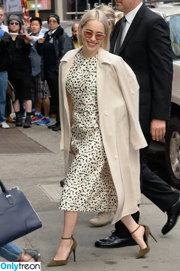 Emilia Clarke nude photo #0417 (clarkeyxo / emilia_clarke / emiliaclarke)