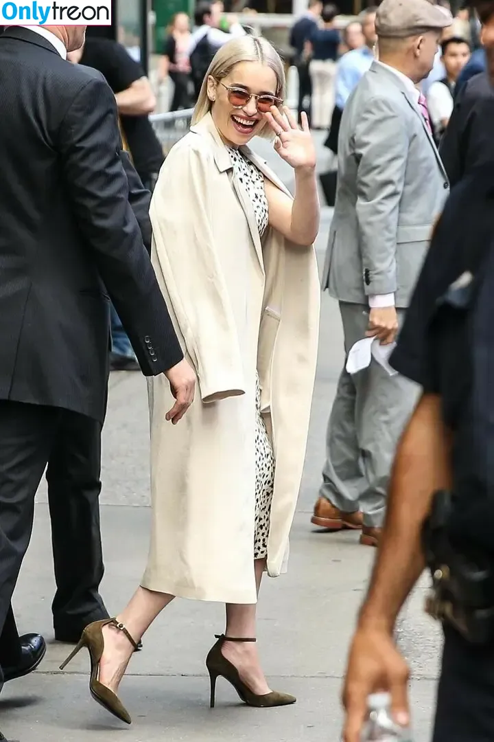 Emilia Clarke nude photo #0422 (clarkeyxo / emilia_clarke / emiliaclarke)