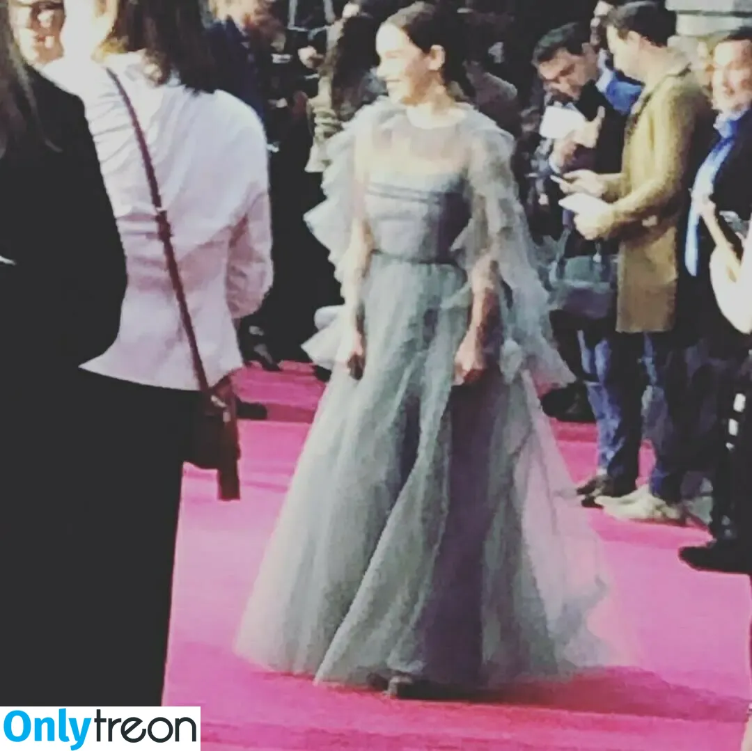 Emilia Clarke nude photo #0605 (clarkeyxo / emilia_clarke / emiliaclarke)