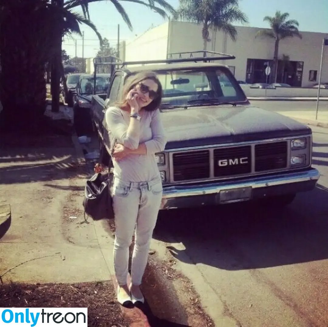 Emilia Clarke nude photo #0606 (clarkeyxo / emilia_clarke / emiliaclarke)