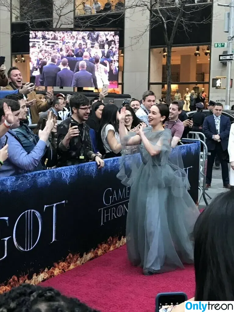 Emilia Clarke nude photo #0672 (clarkeyxo / emilia_clarke / emiliaclarke)