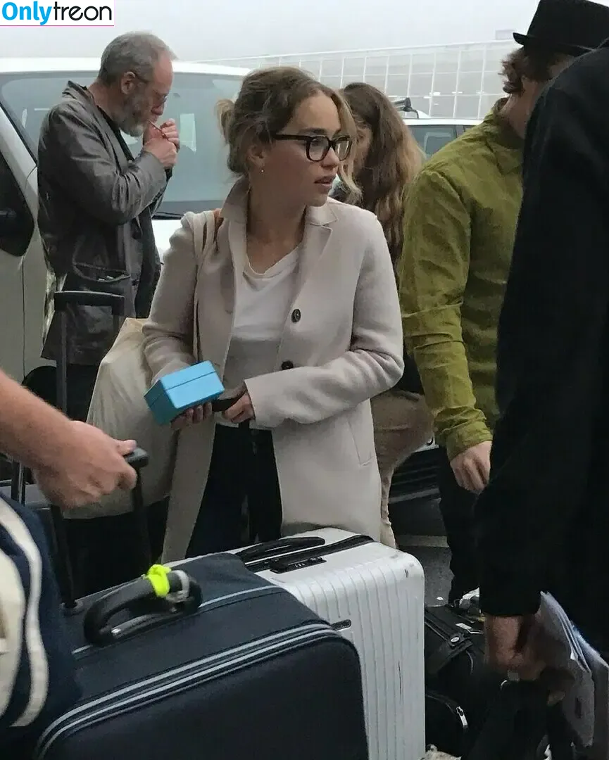 Emilia Clarke nude photo #0685 (clarkeyxo / emilia_clarke / emiliaclarke)