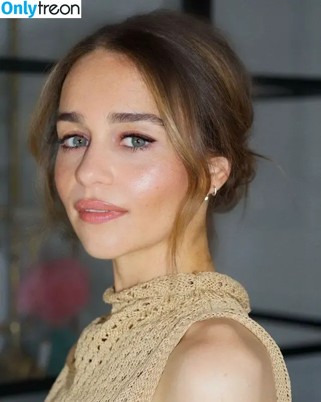 Emilia Clarke nude photo #0925 (clarkeyxo / emilia_clarke / emiliaclarke)