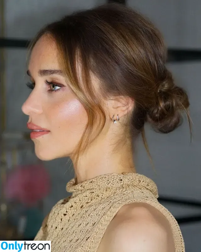 Emilia Clarke nude photo #0927 (clarkeyxo / emilia_clarke / emiliaclarke)
