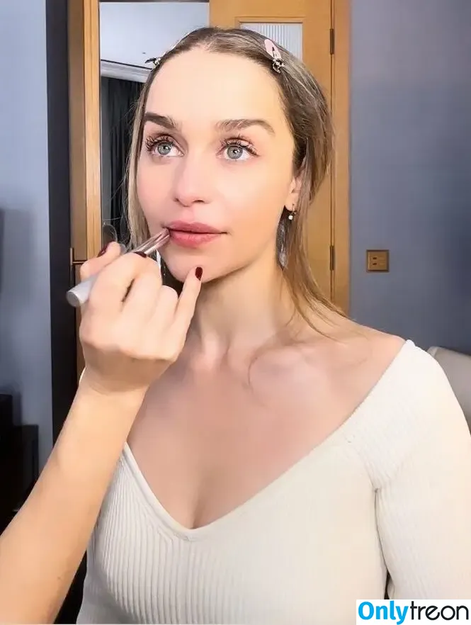 Emilia Clarke nude photo #0976 (clarkeyxo / emilia_clarke / emiliaclarke)