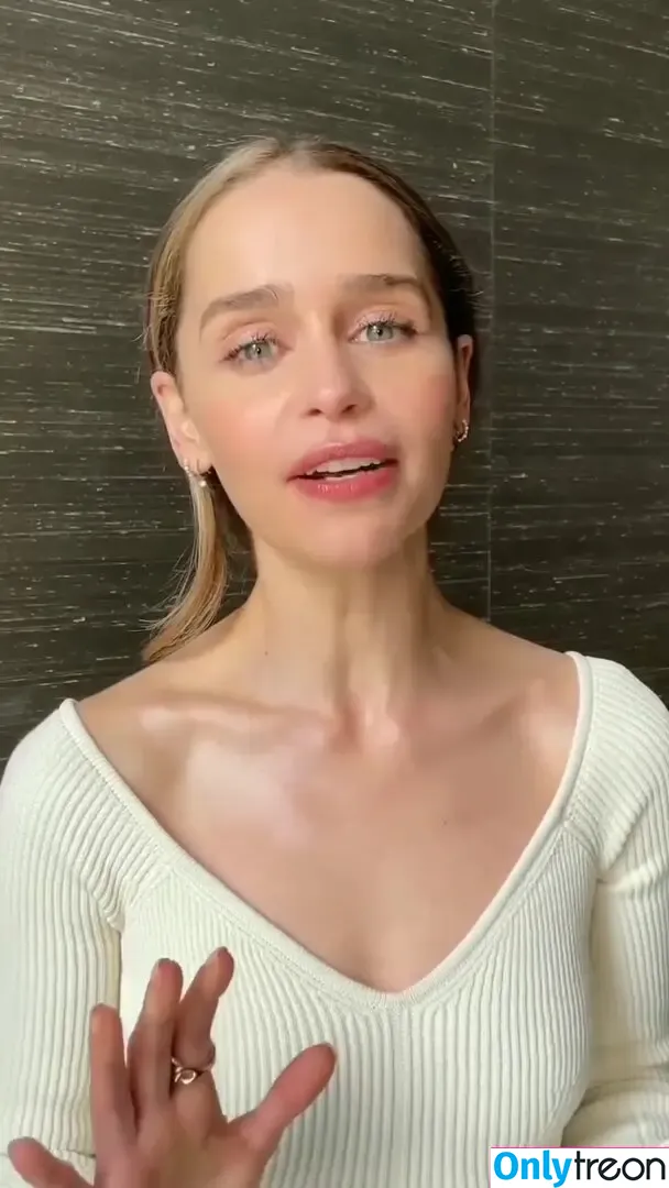 Emilia Clarke nude photo #0977 (clarkeyxo / emilia_clarke / emiliaclarke)