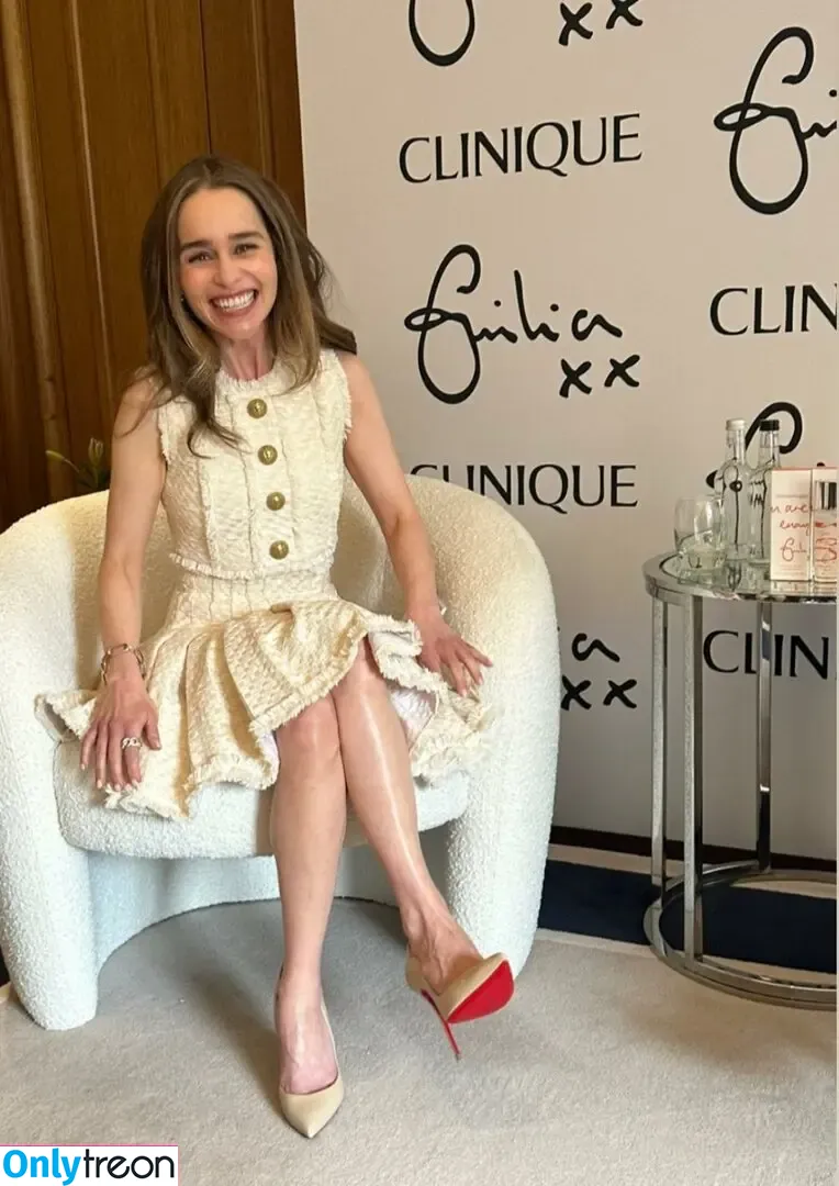 Emilia Clarke nude photo #0978 (clarkeyxo / emilia_clarke / emiliaclarke)