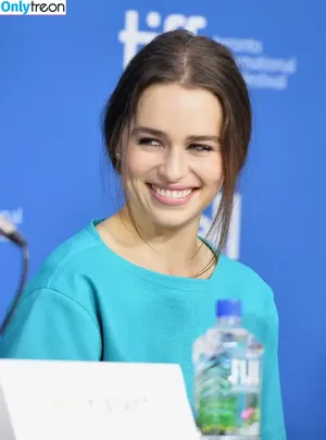 Emilia Clarke / clarkeyxo / emilia_clarke / emiliaclarke nude photo #1023