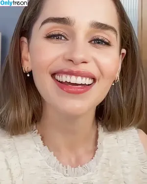 Emilia Clarke / clarkeyxo / emilia_clarke / emiliaclarke nude photo #1028