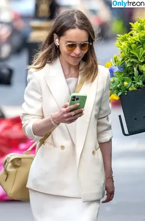 Emilia Clarke / clarkeyxo / emilia_clarke / emiliaclarke nude photo #1034