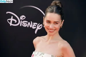Emilia Clarke / clarkeyxo / emilia_clarke / emiliaclarke nude photo #1050