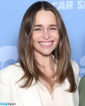 Emilia Clarke / clarkeyxo / emilia_clarke / emiliaclarke nude photo #1060