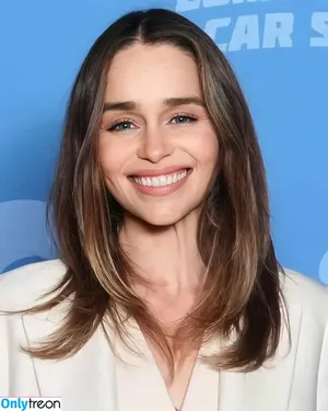 Emilia Clarke / clarkeyxo / emilia_clarke / emiliaclarke nude photo #1062
