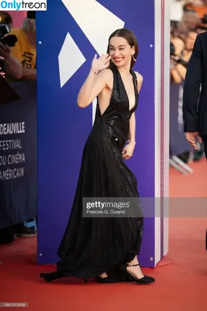 Emilia Clarke / clarkeyxo / emilia_clarke / emiliaclarke nude photo #1070