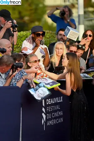 Emilia Clarke / clarkeyxo / emilia_clarke / emiliaclarke nude photo #1107