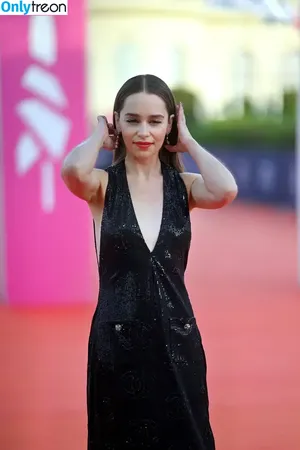 Emilia Clarke / clarkeyxo / emilia_clarke / emiliaclarke nude photo #1110