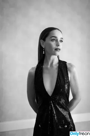 Emilia Clarke / clarkeyxo / emilia_clarke / emiliaclarke nude photo #1177