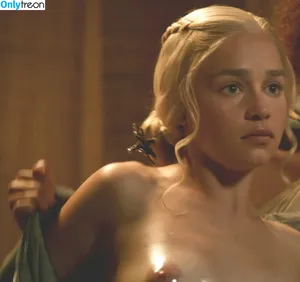 Emilia Clarke / clarkeyxo / emilia_clarke / emiliaclarke nude photo #1208