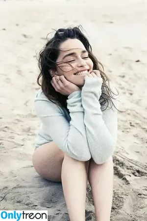 Emilia Clarke / clarkeyxo / emilia_clarke / emiliaclarke nude photo #1261