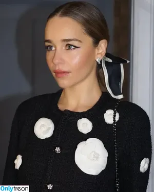 Emilia Clarke / clarkeyxo / emilia_clarke / emiliaclarke nude photo #1335