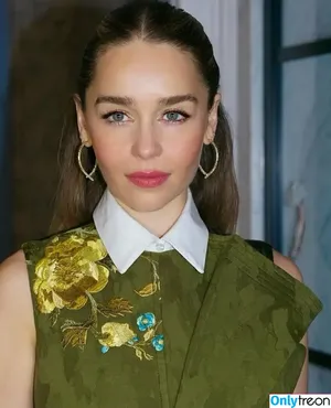 Emilia Clarke / clarkeyxo / emilia_clarke / emiliaclarke nude photo #1398