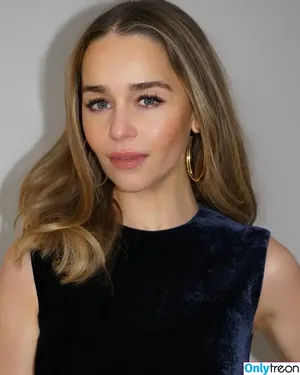 Emilia Clarke / clarkeyxo / emilia_clarke / emiliaclarke nude photo #1413