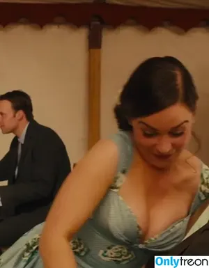 Emilia Clarke / clarkeyxo / emilia_clarke / emiliaclarke nude photo #1424