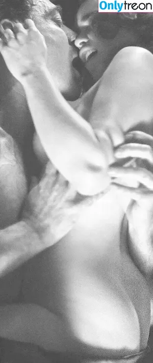 Emilia Clarke / clarkeyxo / emilia_clarke / emiliaclarke nude photo #1461