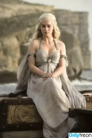 Emilia Clarke / clarkeyxo / emilia_clarke / emiliaclarke nude photo #1510
