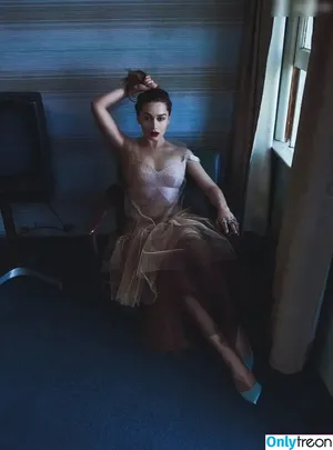 Emilia Clarke / clarkeyxo / emilia_clarke / emiliaclarke nude photo #1537
