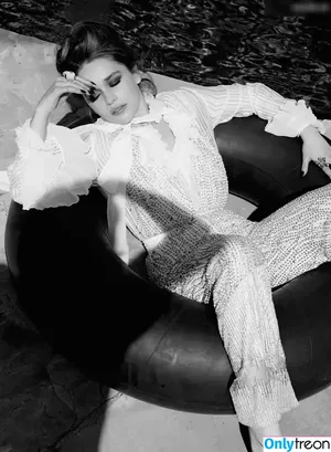 Emilia Clarke / clarkeyxo / emilia_clarke / emiliaclarke nude photo #1543