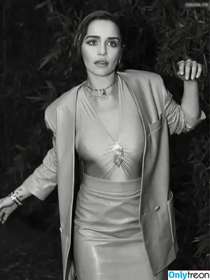 Emilia Clarke / clarkeyxo / emilia_clarke / emiliaclarke nude photo #1575