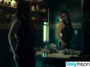 Emilia Clarke / clarkeyxo / emilia_clarke / emiliaclarke nude photo #1622