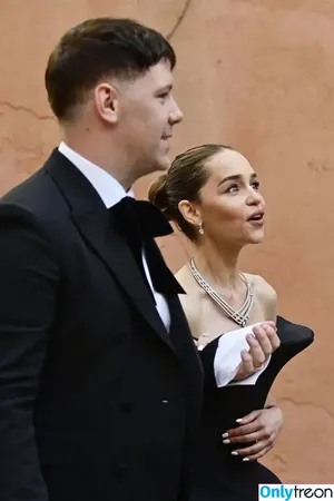 Emilia Clarke / clarkeyxo / emilia_clarke / emiliaclarke nude photo #1659