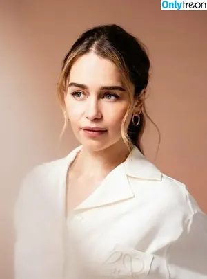 Emilia Clarke / clarkeyxo / emilia_clarke / emiliaclarke nude photo #1676