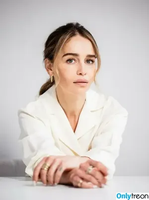 Emilia Clarke / clarkeyxo / emilia_clarke / emiliaclarke nude photo #1677