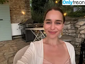 Emilia Clarke / clarkeyxo / emilia_clarke / emiliaclarke nude photo #1681