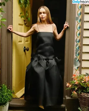 Emilia Clarke / clarkeyxo / emilia_clarke / emiliaclarke nude photo #1698