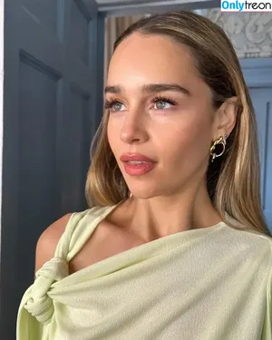 Emilia Clarke / clarkeyxo / emilia_clarke / emiliaclarke nude photo #1714