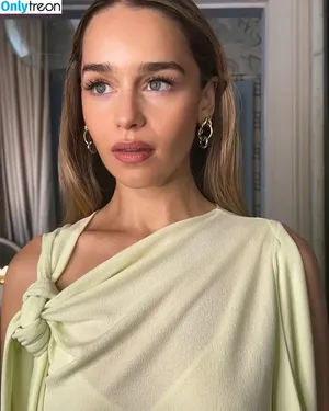 Emilia Clarke / clarkeyxo / emilia_clarke / emiliaclarke nude photo #1715