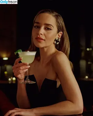 Emilia Clarke / clarkeyxo / emilia_clarke / emiliaclarke nude photo #1758