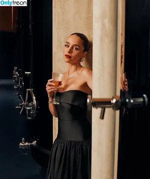 Emilia Clarke / clarkeyxo / emilia_clarke / emiliaclarke nude photo #1777
