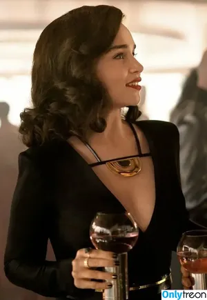 Emilia Clarke / clarkeyxo / emilia_clarke / emiliaclarke nude photo #1780