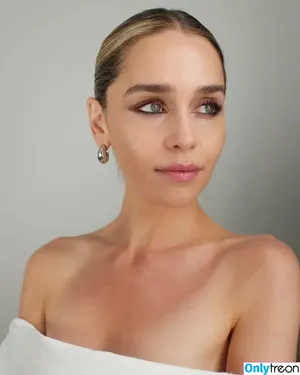 Emilia Clarke / clarkeyxo / emilia_clarke / emiliaclarke nude photo #1786